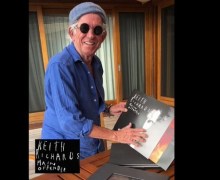 Keith Richards Unboxing ‘Main Offender’ 30th Anniversary Boxset – BOX SET – 2022 – VIDEO – PURCHASE