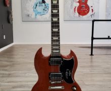 Gibson Gives: Autographed Guitar Auction – Angus Young, Joe Perry, Slash, Billy Gibbons, Robin Zander – 2022
