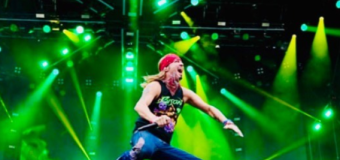 Poison’s Bret Michaels: “Proud to be back in Los Angeles” – SoFi Stadium – Tour 2022 – PHOTOS/VIDEO