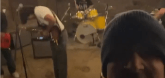 Tommy Lee Hears Band from His Backyard, Then Shows Up (VIDEO): “They were insane! Manners! You kids rip!” – 2022
